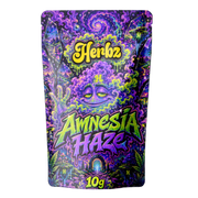 Amnesia Haze 23% THCA tête avec une couche de trichomes givrée claire sur fond noir