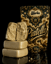Hash Piatella ice water devant l'emballage Herbz 10 g noir et or